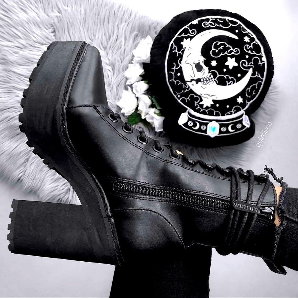 ❌SOLD❌ Killstar Salem City Boots US8 🖤